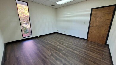 2500 W Broad St, Athens, GA to rent Interior Photo- Image 2 of 2