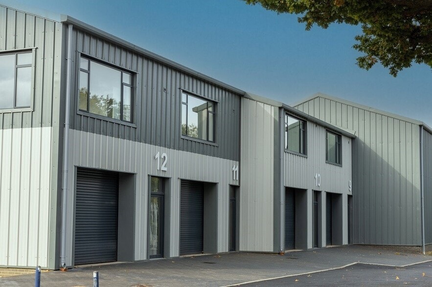 Brownfields, Welwyn Garden City to rent - Building Photo - Image 1 of 14