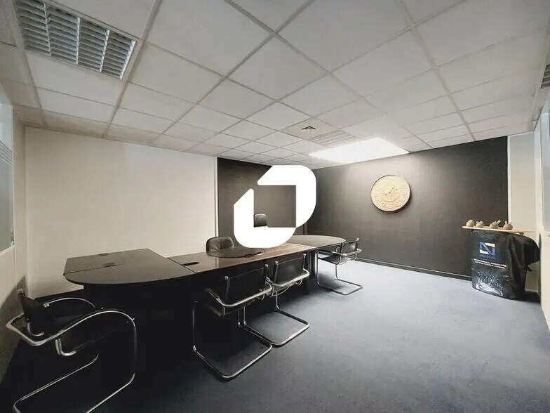 Office in Mauguio to rent - Interior Photo - Image 2 of 9