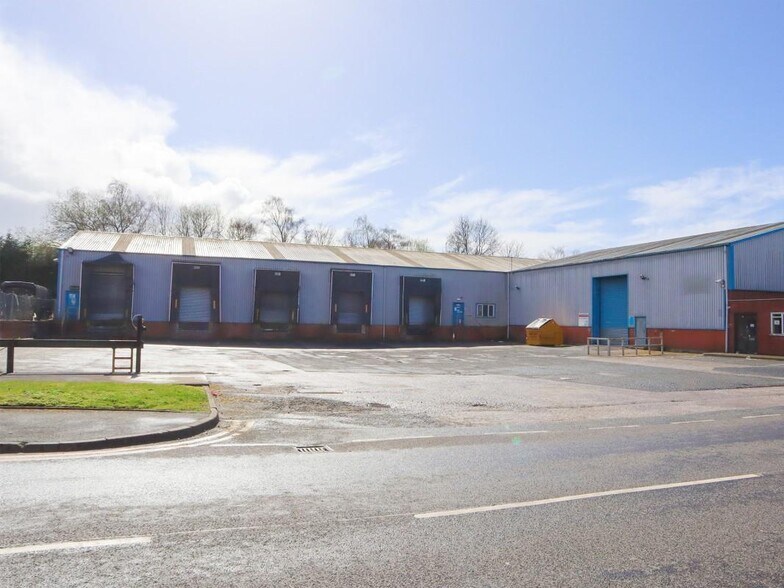 Second Ave, Kingswinford to rent - Building Photo - Image 2 of 5