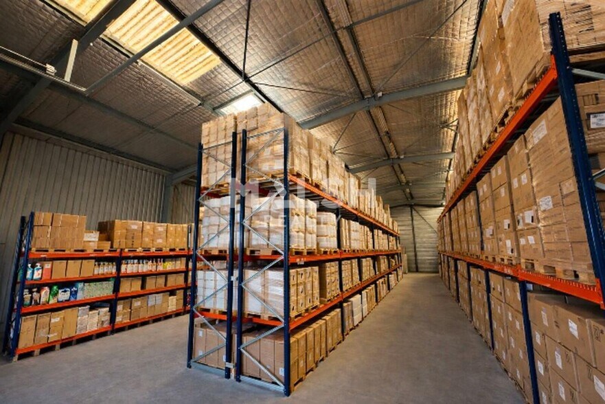 Light Industrial in Saint-Quentin-Fallavier to rent - Interior Photo - Image 3 of 8