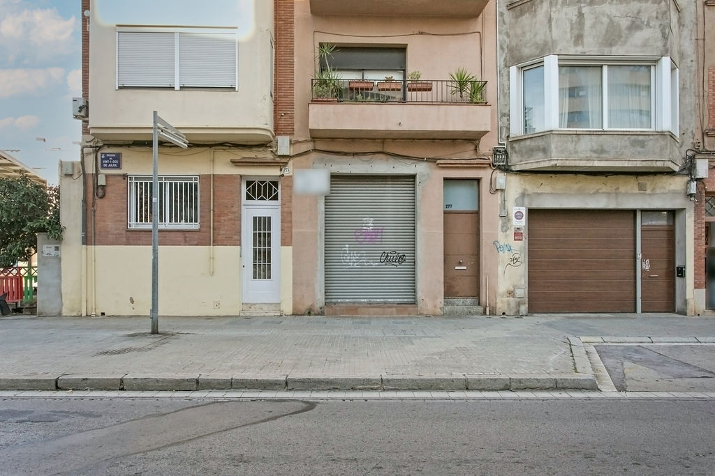 Terrassa, BAR 08225 - Unit BA -  - Interior Photo - Image 1 of 8