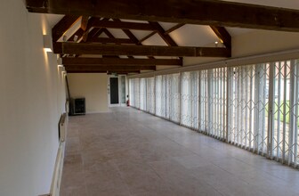 Charlton Park, Malmesbury to rent Interior Photo- Image 1 of 5