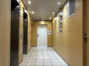 Office in Lyon for sale Interior Photo- Image 2 of 6