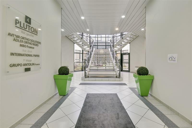 1 Boulevard Des Chênes, Guyancourt to rent - Building Photo - Image 3 of 6