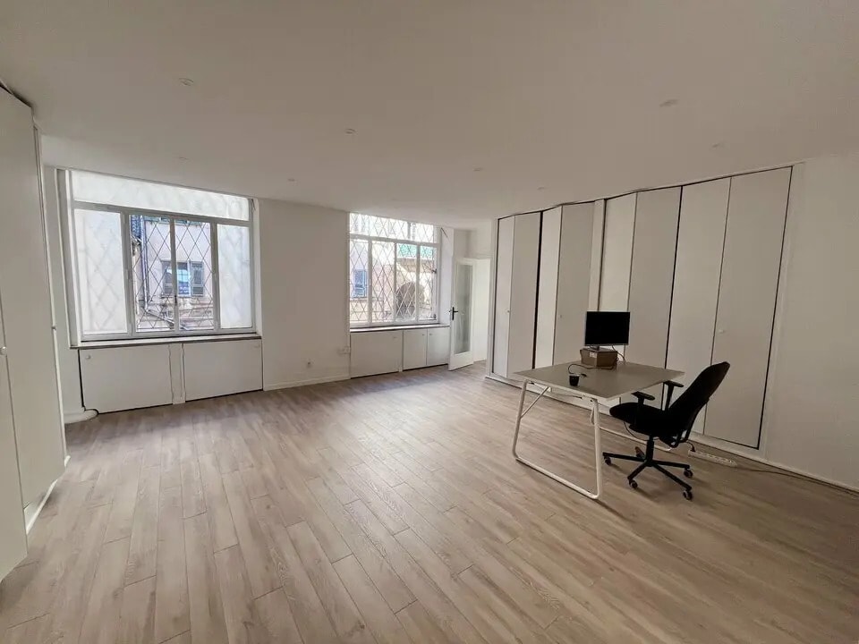 Location Bureaux 110 m² - Photo 1