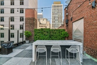 15 W 38th St, New York, NY to rent Interior Photo- Image 1 of 6