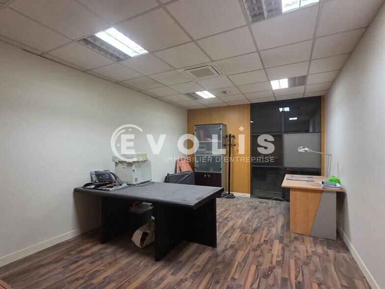 Office in Villejuif to rent - Interior Photo - Image 3 of 10