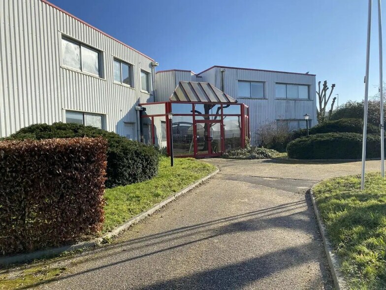 14 Rue Alfred Kastler, DOUVRES-LA-DÉLIVRANDE to rent - Primary Photo - Image 1 of 3