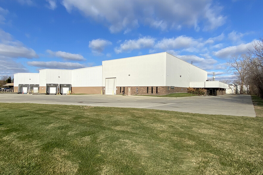 14575 E 11 Mile Rd, Warren, MI for sale - Building Photo - Image 1 of 1