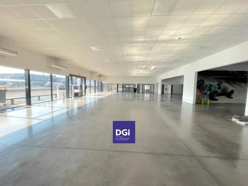 Location Commerce 500 m² à 1 700 m² - Photo 1