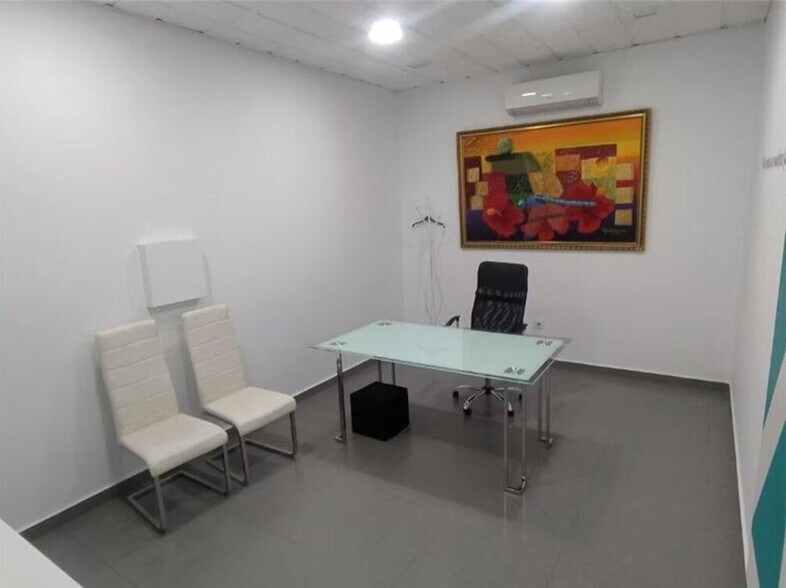 Office in Cáceres, Cáceres to rent - Building Photo - Image 3 of 6