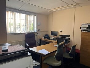280 Main Rd, High Wycombe to rent Building Photo- Image 1 of 3