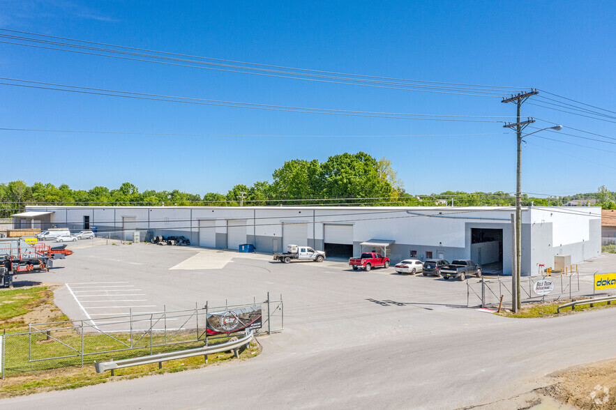 704 Briskin Ln, Lebanon, TN for sale - Primary Photo - Image 1 of 1