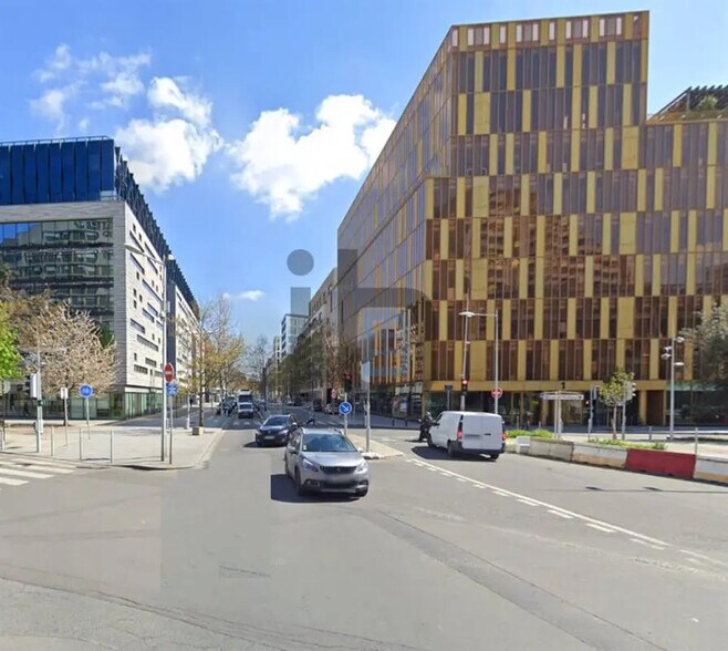 Retail in Boulogne-Billancourt to rent - Building Photo - Image 1 of 2