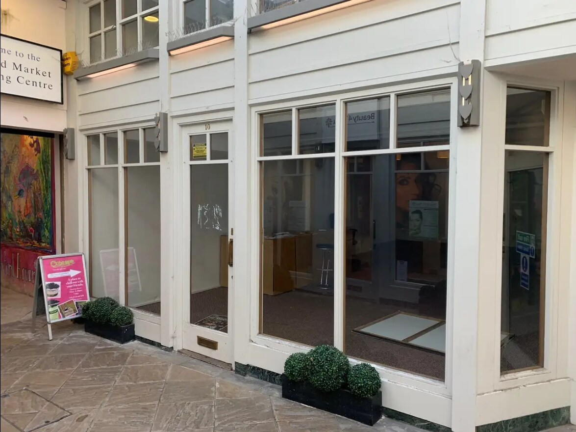 Golden Cross Walk, Oxford for sale Primary Photo- Image 1 of 1