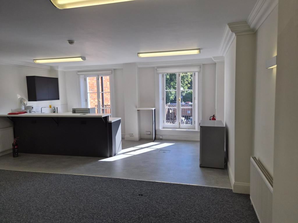 The Pantiles, Tunbridge Wells to rent Interior Photo- Image 1 of 3