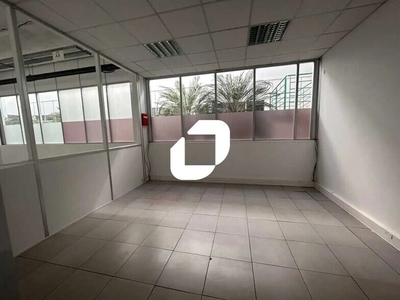 Office in Bezons to rent - Interior Photo - Image 3 of 18