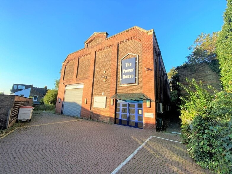 1 Linkfield Rd, Isleworth to rent - Building Photo - Image 2 of 15