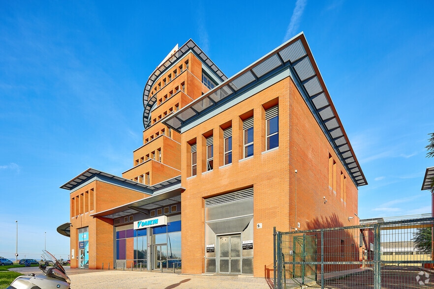 Calle Luis Fuentes Bejarano, 60, Sevilla, Sevilla for sale - Building Photo - Image 2 of 26