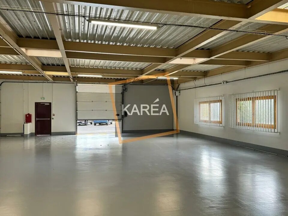 Light Industrial in Croissy-Beaubourg to rent Interior Photo- Image 1 of 6
