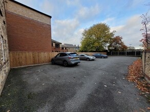 32 New Street, St Neots to rent Building Photo- Image 2 of 10