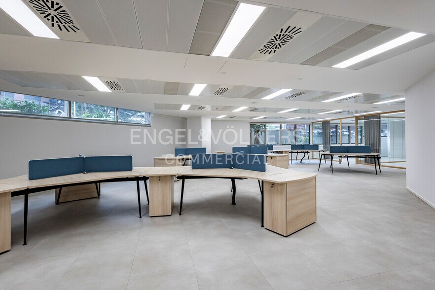 Office / Retail in Barcelona, Barcelona to rent - Interior Photo - Image 3 of 5