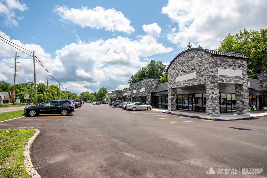 8533-8559 E Washington St, Chagrin Falls, OH for rent - Building Photo - Image 2 of 10