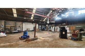 2 Village Walk, Wednesbury to rent Interior Photo- Image 1 of 2