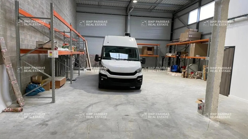 Light Industrial in Torcy for sale - Interior Photo - Image 2 of 3