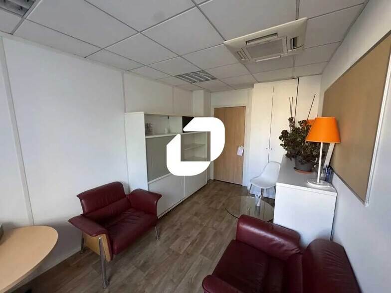 Office in Montrouge to rent - Building Photo - Image 3 of 16