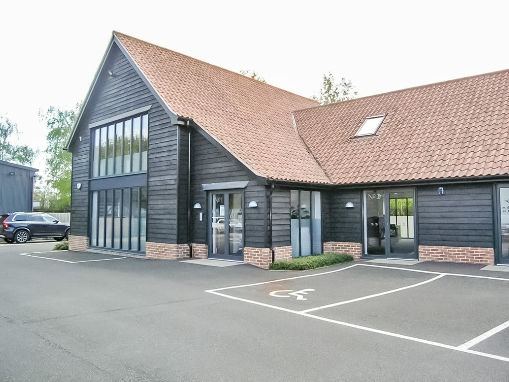 Crown Ln S, Ardleigh to rent Building Photo- Image 1 of 5