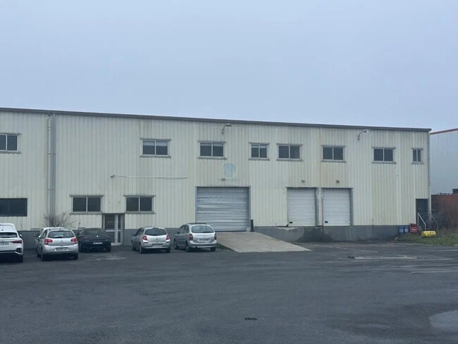 Location Local d'activités 1 203 m²
