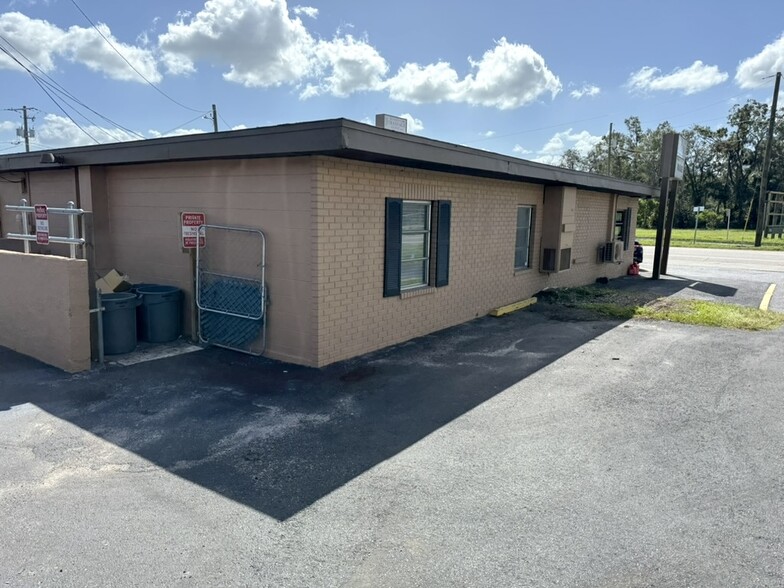 1804 W Baker St, Plant City, FL for rent - Building Photo - Image 3 of 11