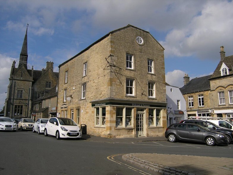 The Square, Stow On The Wold to rent - Building Photo - Image 1 of 3