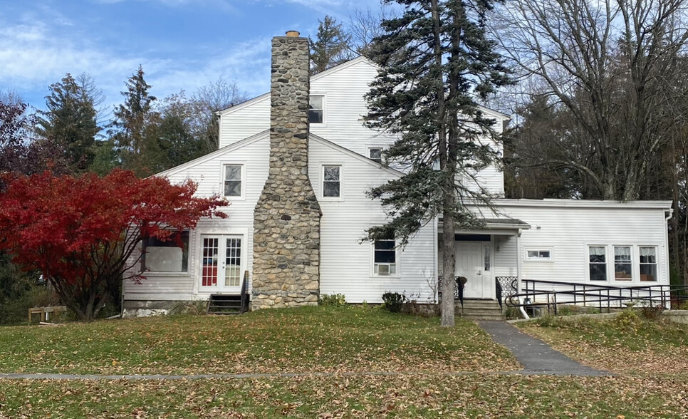 2405 Crompond Rd, Yorktown Heights, NY for sale - Building Photo - Image 1 of 1