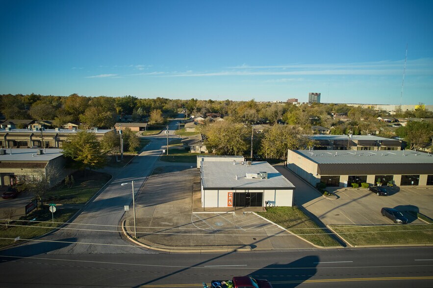 235 W Wilshire Blvd, Oklahoma City, OK for sale - Building Photo - Image 1 of 30