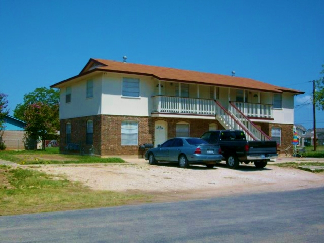 1400 Avenue W, Hondo, TX for sale - Primary Photo - Image 1 of 3