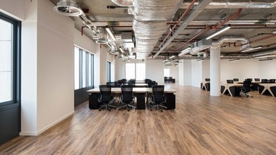 2 Clove Cres, London to rent Interior Photo- Image 2 of 8