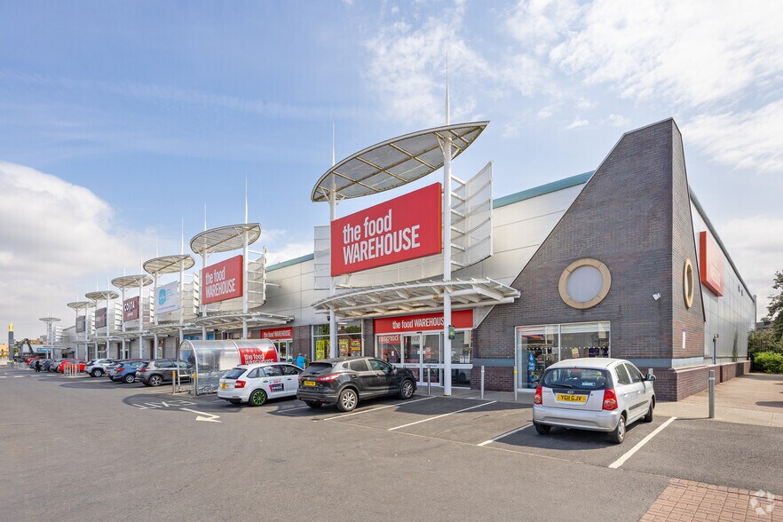 Kingston St, Hull to rent - Primary Photo - Image 1 of 7