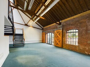 Kings Rd, Swansea to rent Interior Photo- Image 2 of 12