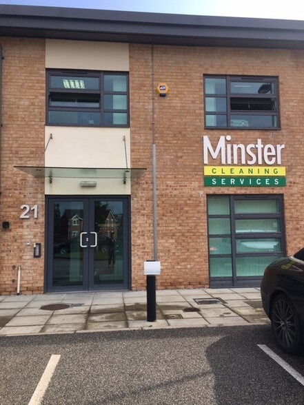 21 Hansby Dr, Liverpool for sale - Primary Photo - Image 1 of 1