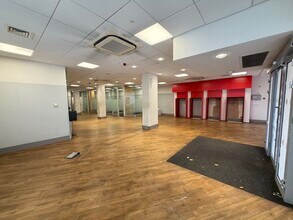 470-472 High Rd, London to rent Interior Photo- Image 1 of 2