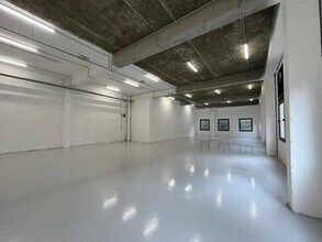 Light Industrial in Limonest to rent Interior Photo- Image 2 of 19