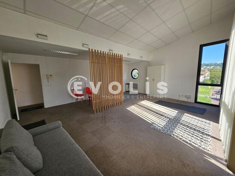 Office in Chatenay Malabry to rent - Interior Photo - Image 3 of 10