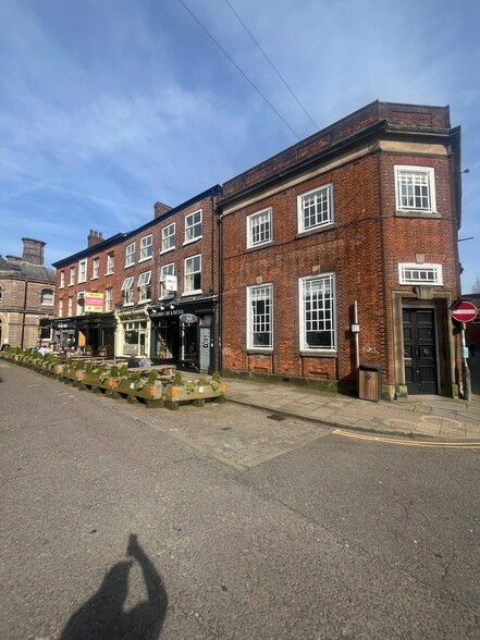 10 Market Pl, Macclesfield to rent - Building Photo - Image 3 of 9