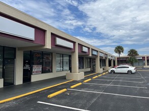 2109-2195 S Combee Rd, Lakeland, FL for rent Building Photo- Image 2 of 3