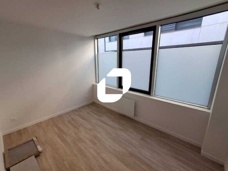 Office in Suresnes for sale - Interior Photo - Image 2 of 6