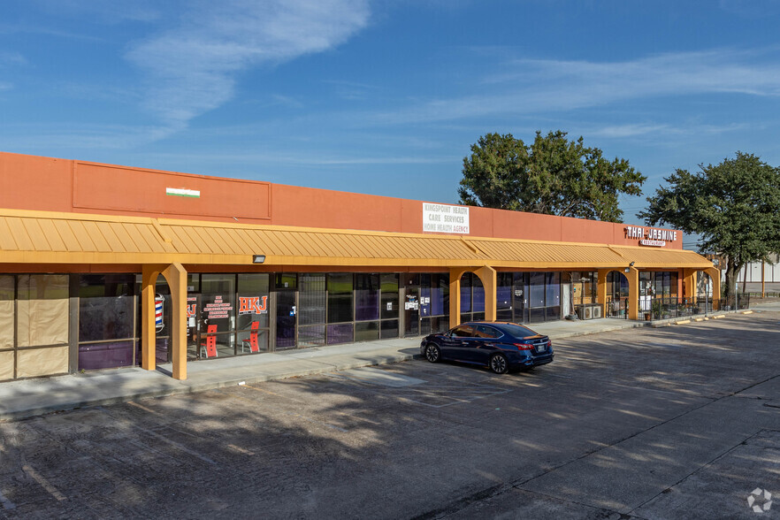 10900-10910 Kingspoint Rd, Houston, TX for rent - Building Photo - Image 3 of 6