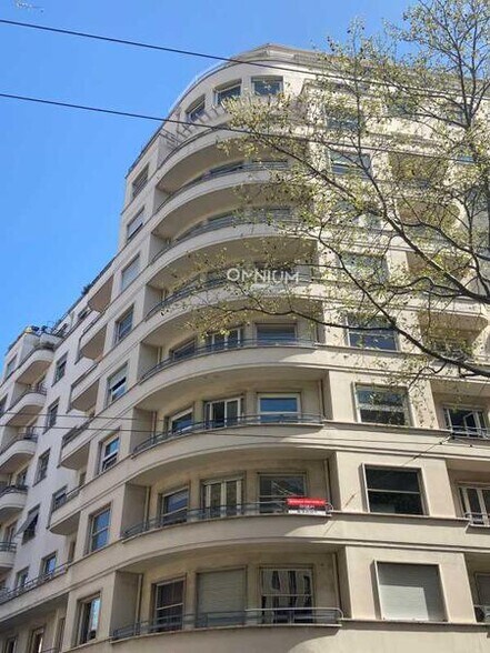 Office in Lyon to rent - Building Photo - Image 1 of 7